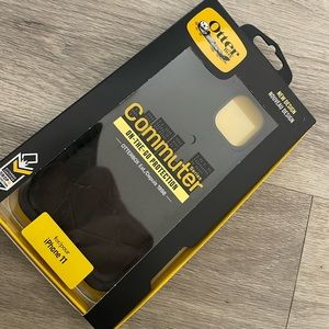 iPhone 11 black Otterbox